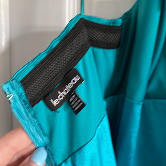 Le Chateau Dress - Picture 3 of 4